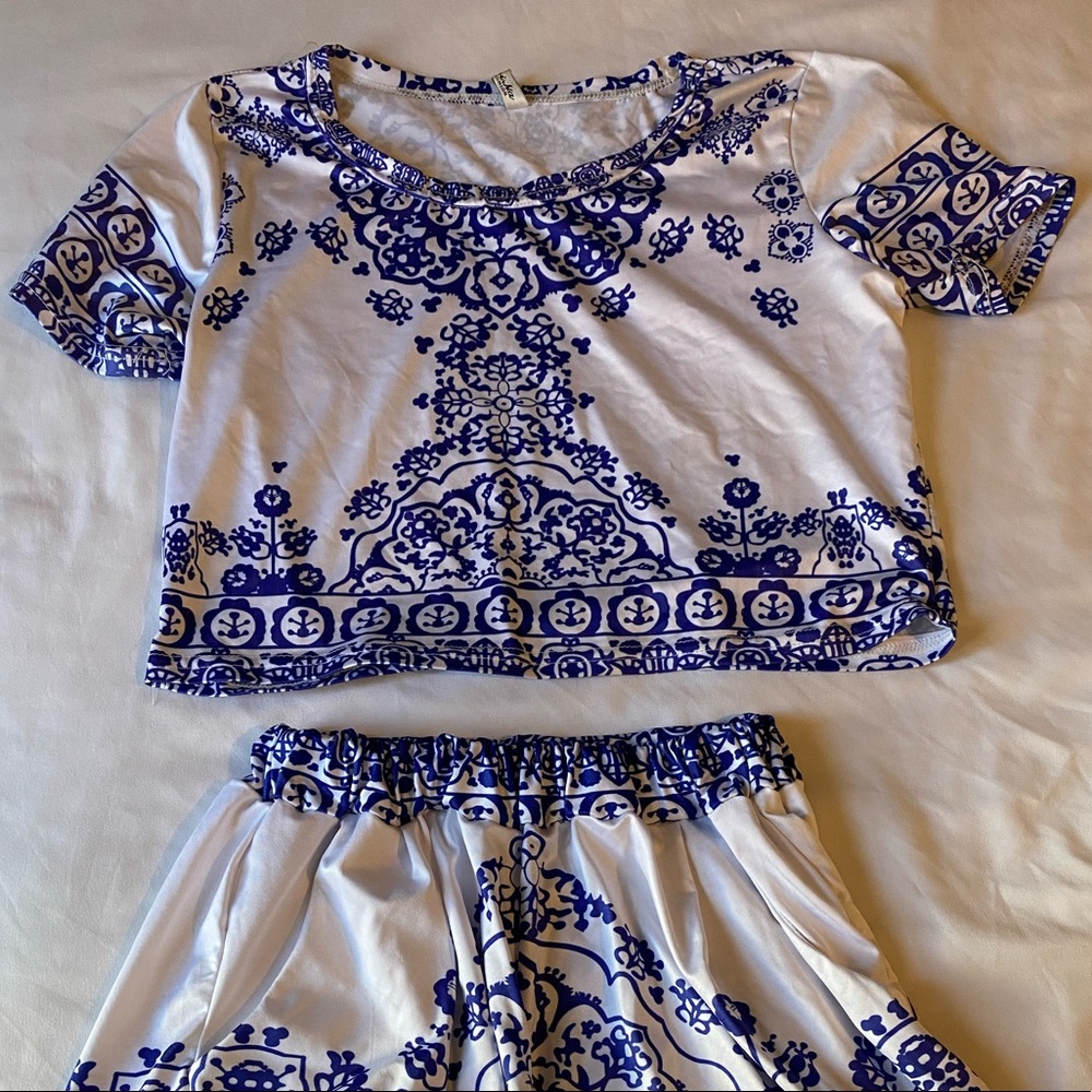 Blue and white set